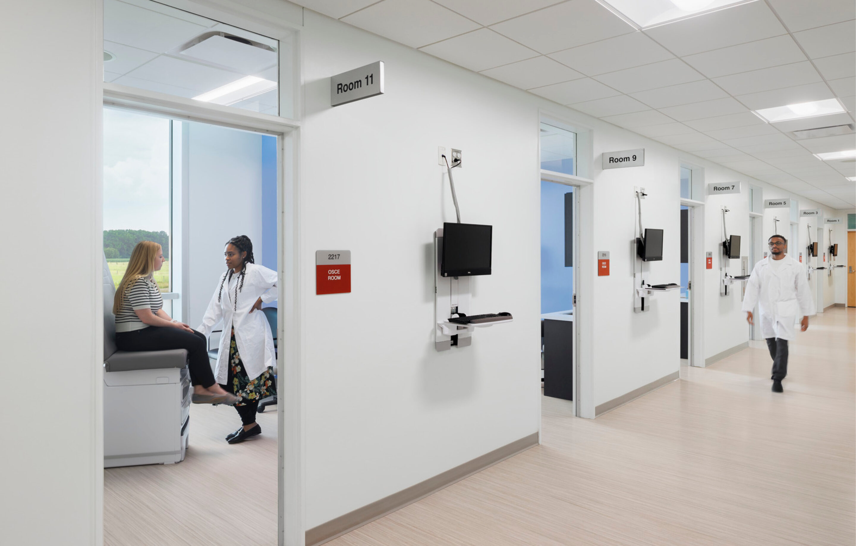 04969_000_N40_Featured Image Crop Multiple flexible study spaces, alcoves with contrast color for collaboration